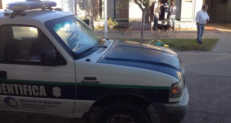Dos delincuentes armados irrumpieron en una vivienda para robar dinero en efectivo