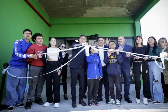 Kicillof inauguró nuevo edificio educativo en Ensenada: "No podíamos permitir que quedara el esqueleto de una escuela"