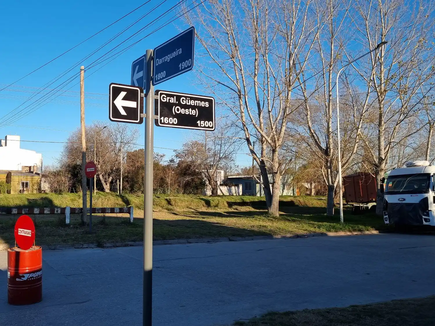 Güemes Norte, ahora Oeste, modificó su sentido de circulación y generó inconvenientes a los vecinos.