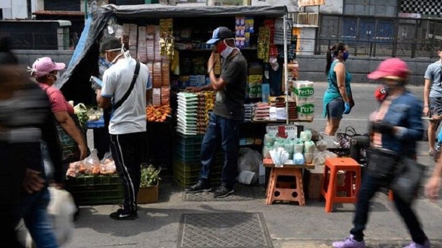 ¡BOLSILLOS VACIADOS POR LA INFLACIÓN! Cifras del Cenda revelan el fracaso económico del madurismo