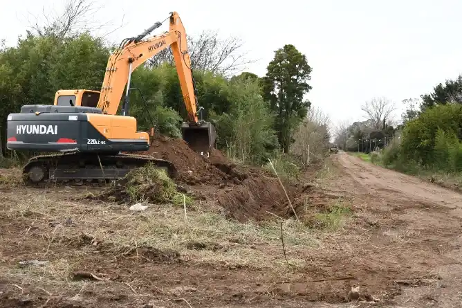 Tareas de mantenimiento y mejoras en el barrio Parque Girado