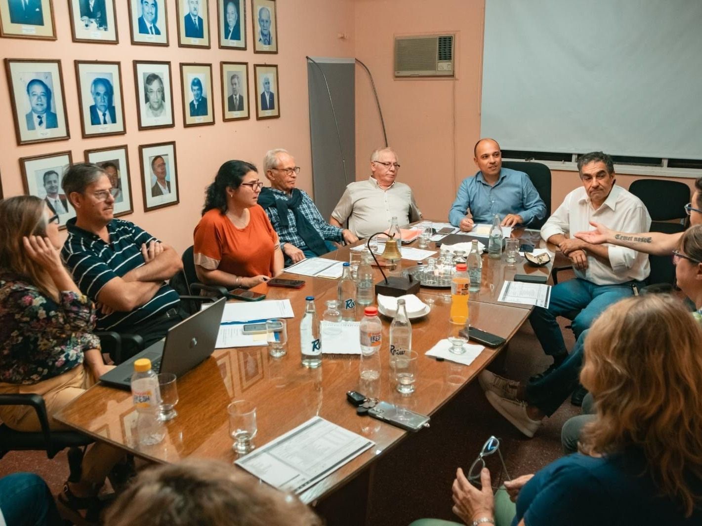 Alejandro Faber, presidiendo una reunión de Comisión Directiva del Centro Regional. Foto: Archivo