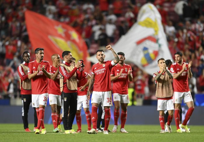 Otro duro golpe para Barcelona, goleado por Benfica en Portugal