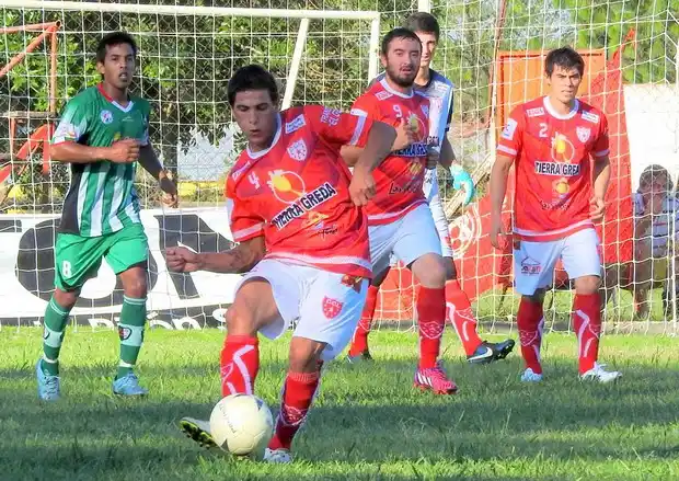 Central Larroque, obligado a ganar en el Federal C