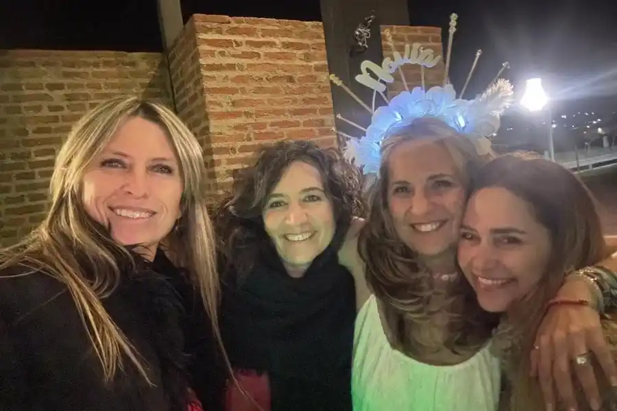Mariel y sus amigas en el festejo. (Foto: Gentileza Mariel Narbona)