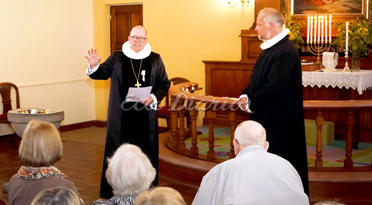 Confirmación. El obispo Mads Davidsen y el pastor Martín Olesen
