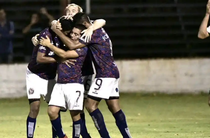 El Charrúa sigue al acecho