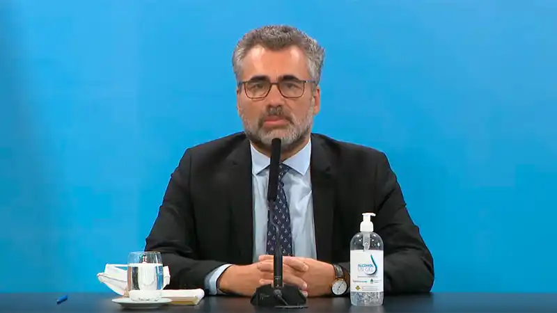 Piden la indagatoria de Vanoli por la aglomeración de jubilados en bancos