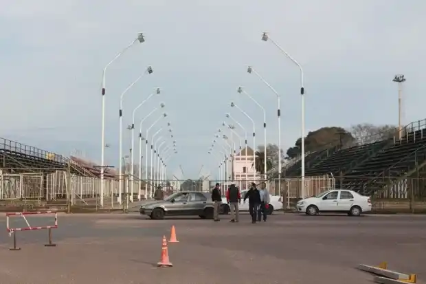 Se realiza un distribuidor de tránsito en Avenida Parque