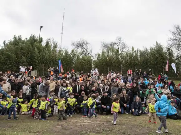 La provincia firmó múltiples convenios para mejorar los centros de cuidado de Rosario y la región