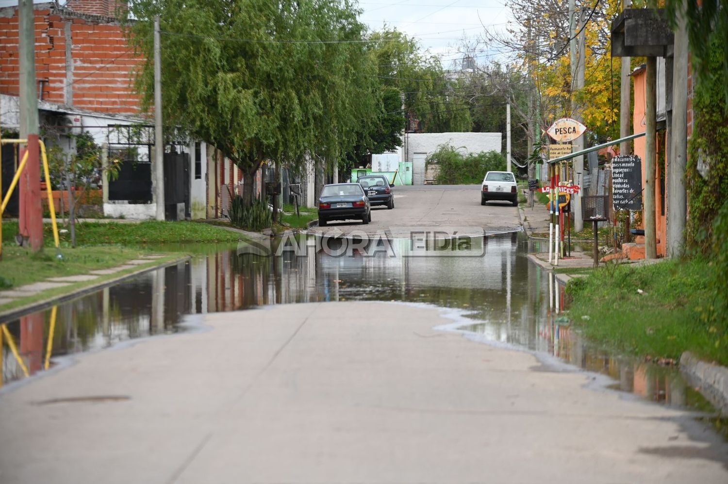 El río roza los 4 metros y mantiene en vilo a las zonas inundables