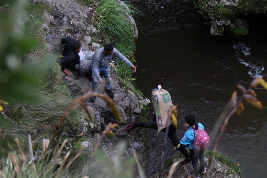 ODISEA viven los venezolanos en la frontera de Ecuador y Perú