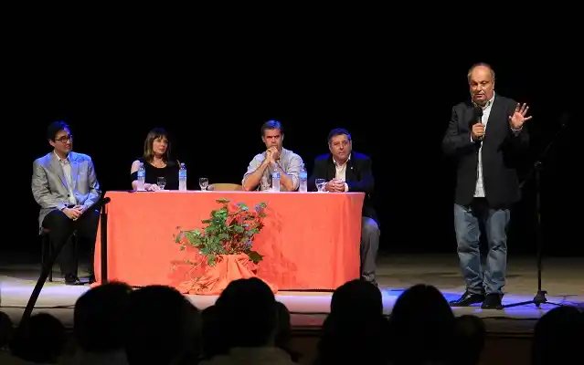 Lombardi puso en funciones a Schroll al frente de Radio Nacional 