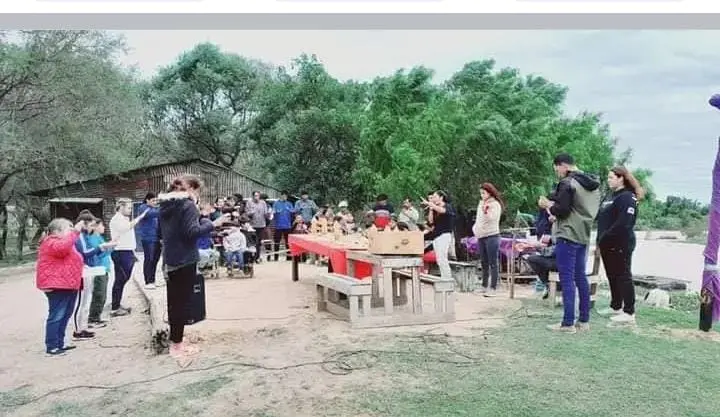 En 2023 hubo fiesta en la isla para todos los chicos de la zona y este año repiten el sábado 30 de Agosto.