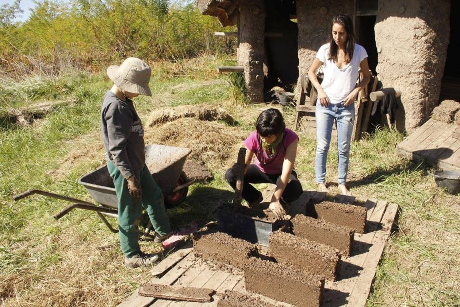 Permacultura, en qué consiste este completo y profundo modelo de desarrollo comunitario, sostenible y circular