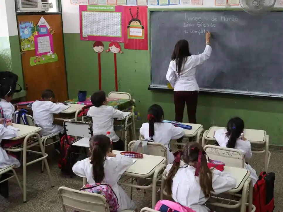 Vuelve a aplicarse el impuesto a las ganacias al salario docente