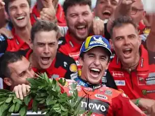 Marc Márquez celebra su victoria en el GP de Argentina. Foto: EFE