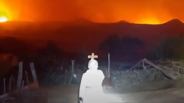 El fuego en Alpa Corral se frenó antes de llegar a la gruta de la Virgen