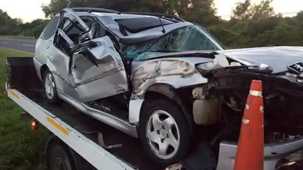 Impresionante vuelco de un auto en Ruta 12 