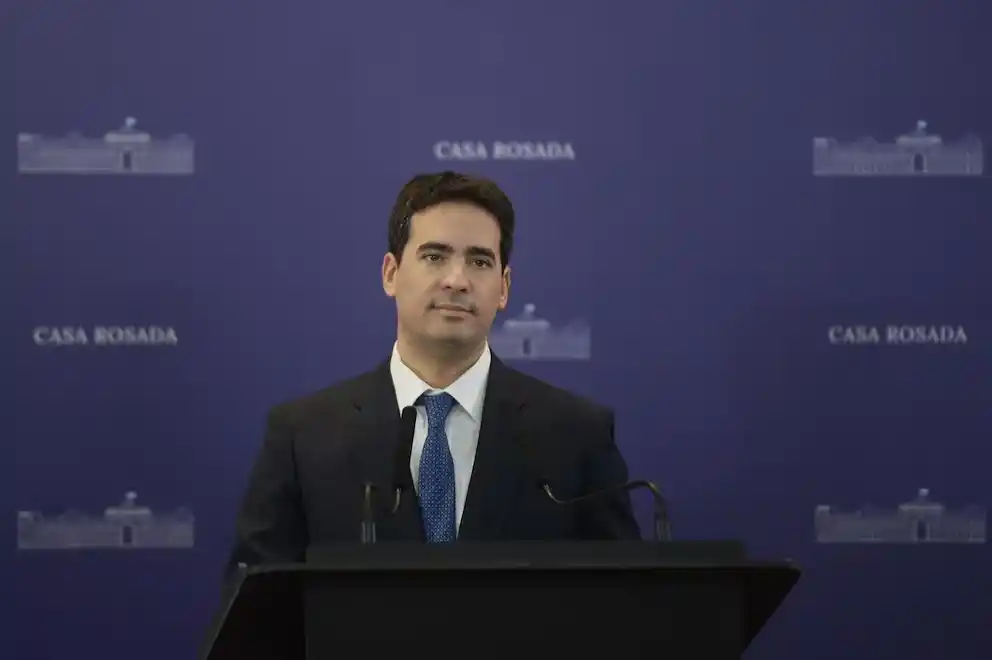 Primer acto de Adrián Ravier como vocero presidencial en medio de las dudas sobre el futuro de Manuel Adorni