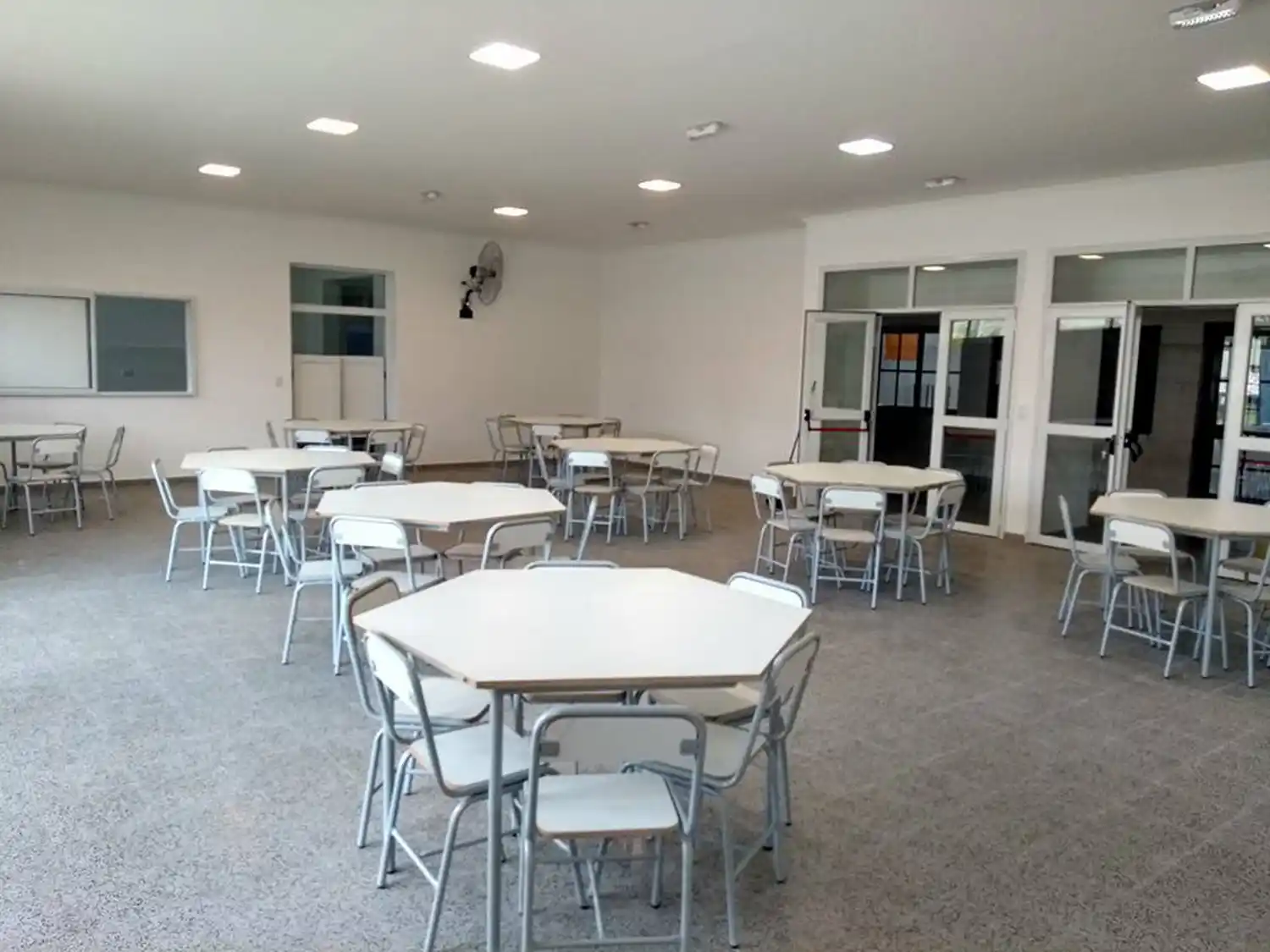 El Gobernador habilitó la reapertura de los comedores escolares a partir de octubre, entre otras medidas