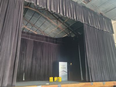 Se realizó el tratamiento ignífugo de los telones del Teatro del Puerto