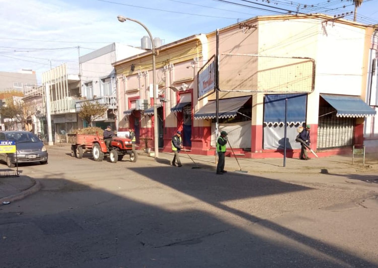 municipales limpiando las calles
