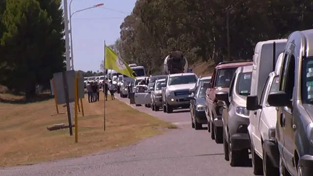 Monte Hermoso: pese a la cuarentena, cientos de autos ingresan al balneario