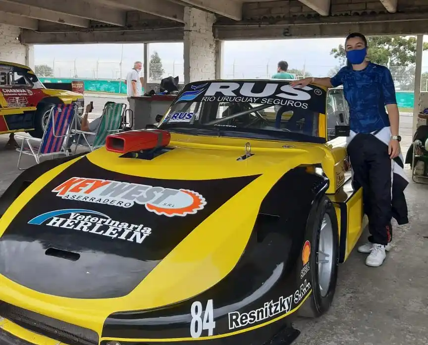 Geraldine Barroso, la primera mujer que corre en el TC Pista Entrerriano