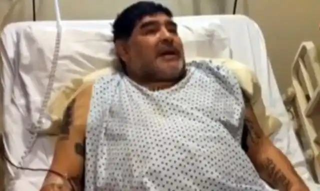 Diego Maradona: "Me operaron la derecha porque fue la que aguantó las patadas"