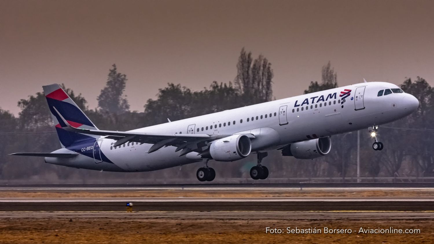 Aunque levemente, el tráfico de pasajeros de LATAM Airlines continuó recuperándose en julio