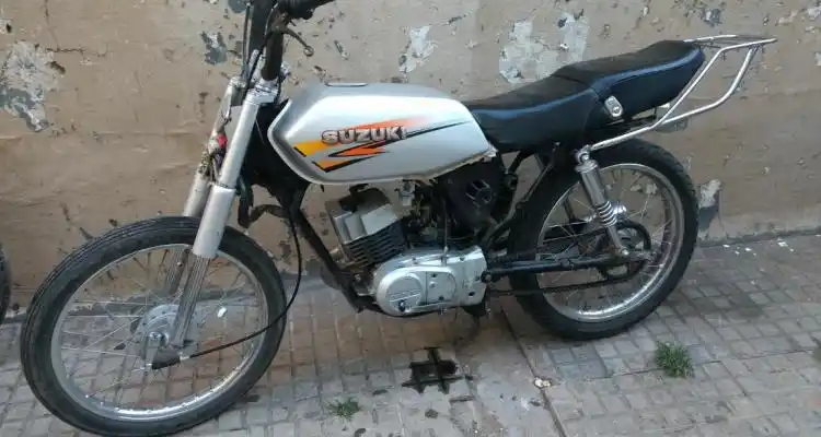 Joven persiguió y redujo a delincuente que le había robado su moto estacionada en la vereda