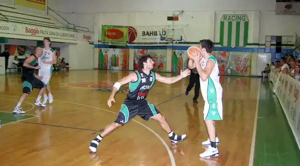 Torneo Federal: Racing ganó y pelea por la permanencia