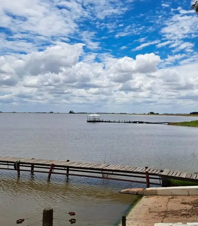Laguna de Villa Cañás.