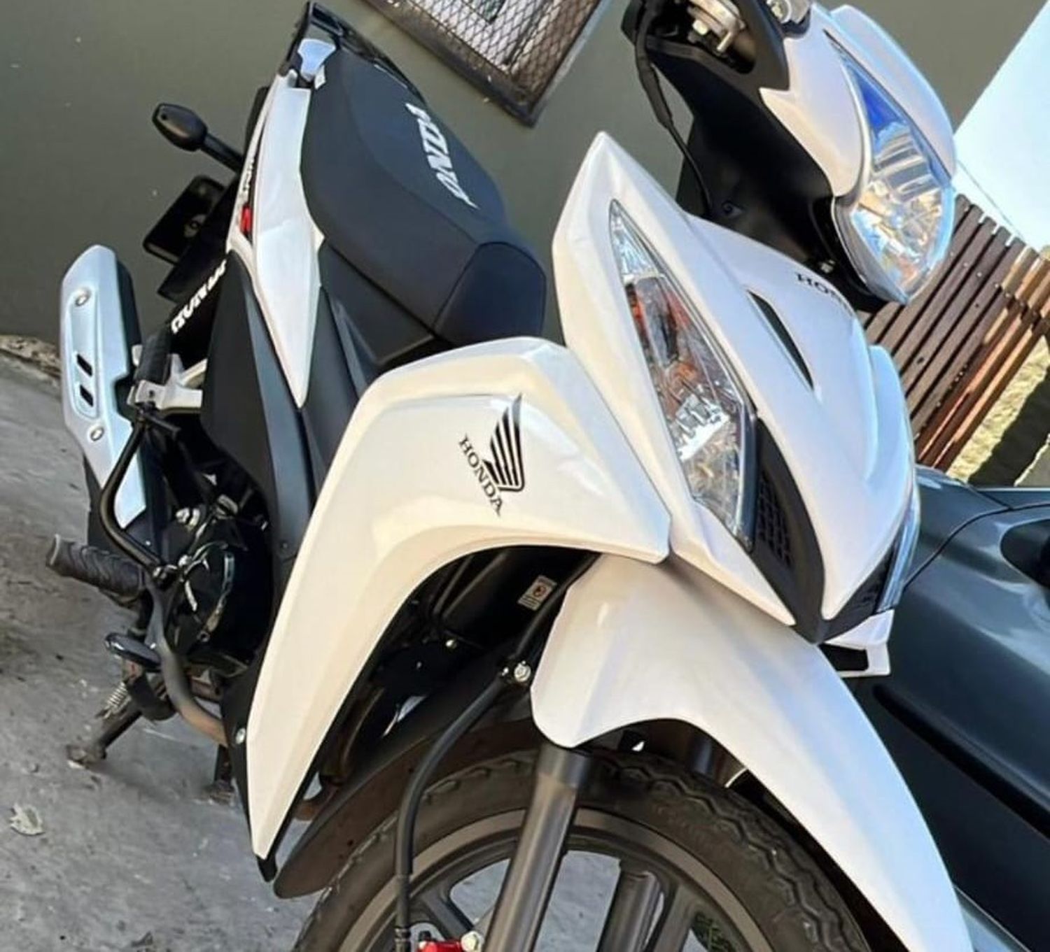Le robaron la moto, dice que tiene identificados a los ladrones y pide recuperarla