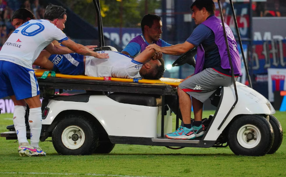 La escalofriante lesión del jugador de Vélez Joaquín García en el duelo ante Tigre en Victoria