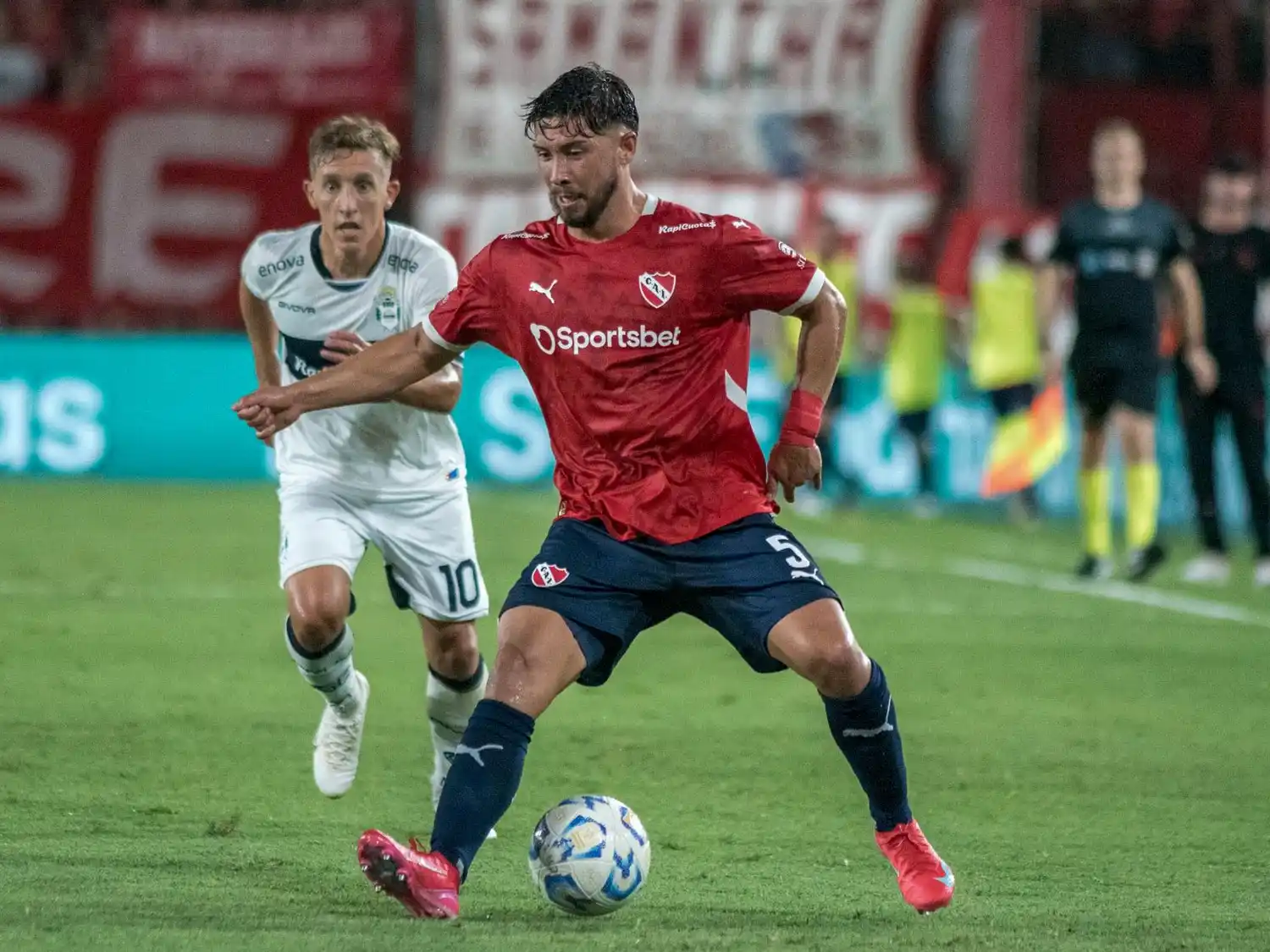 Independiente estiró su buen momento y es puntero