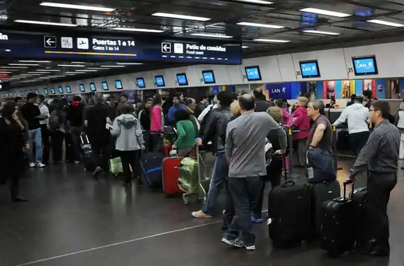 Un futuro en el exterior: creció un 40% la entrega de pasaportes en la ciudad