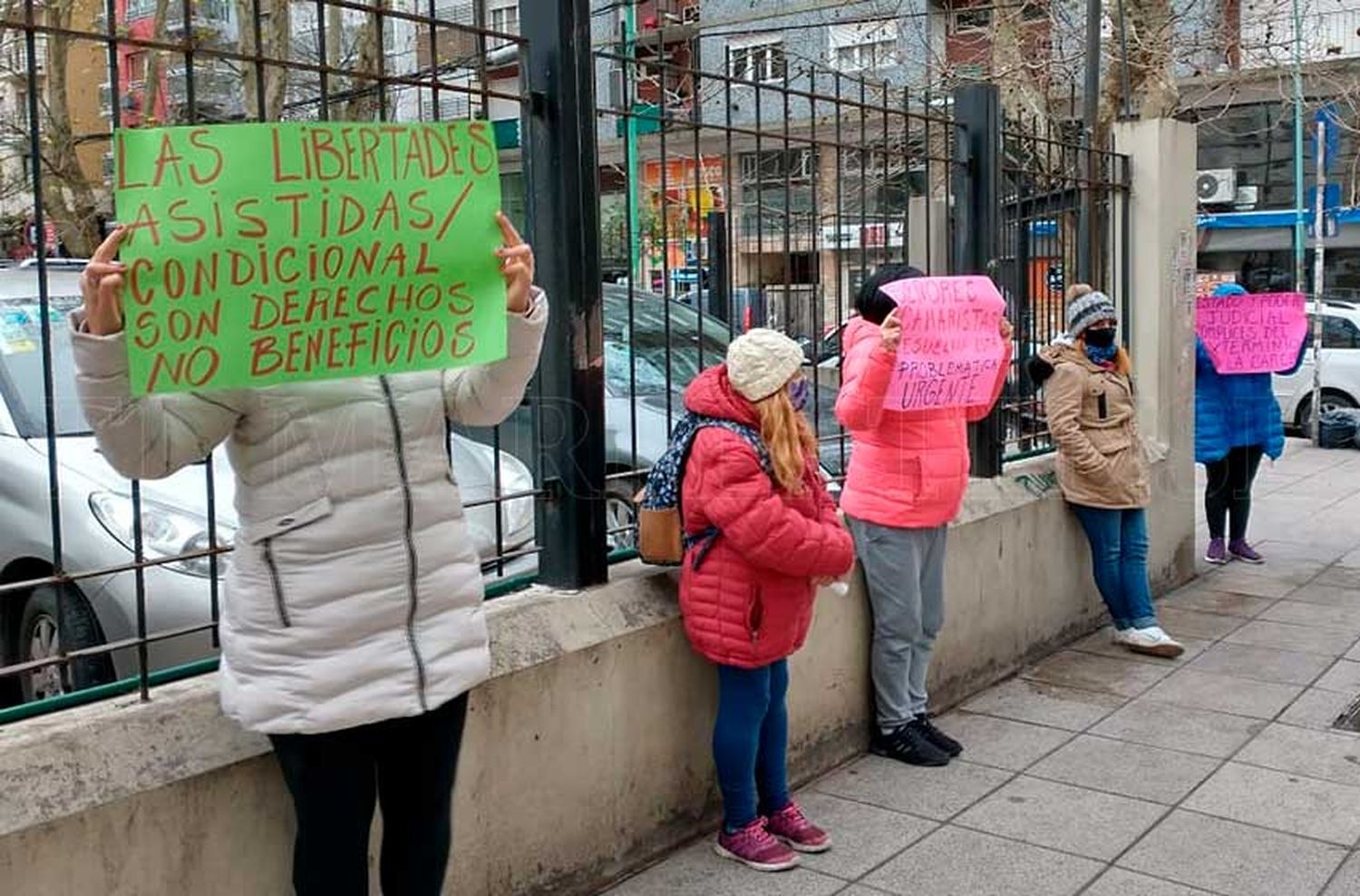 Tras dos muertes en Batán, familiares reclamaron en Tribunales: "Es un sistema perverso"