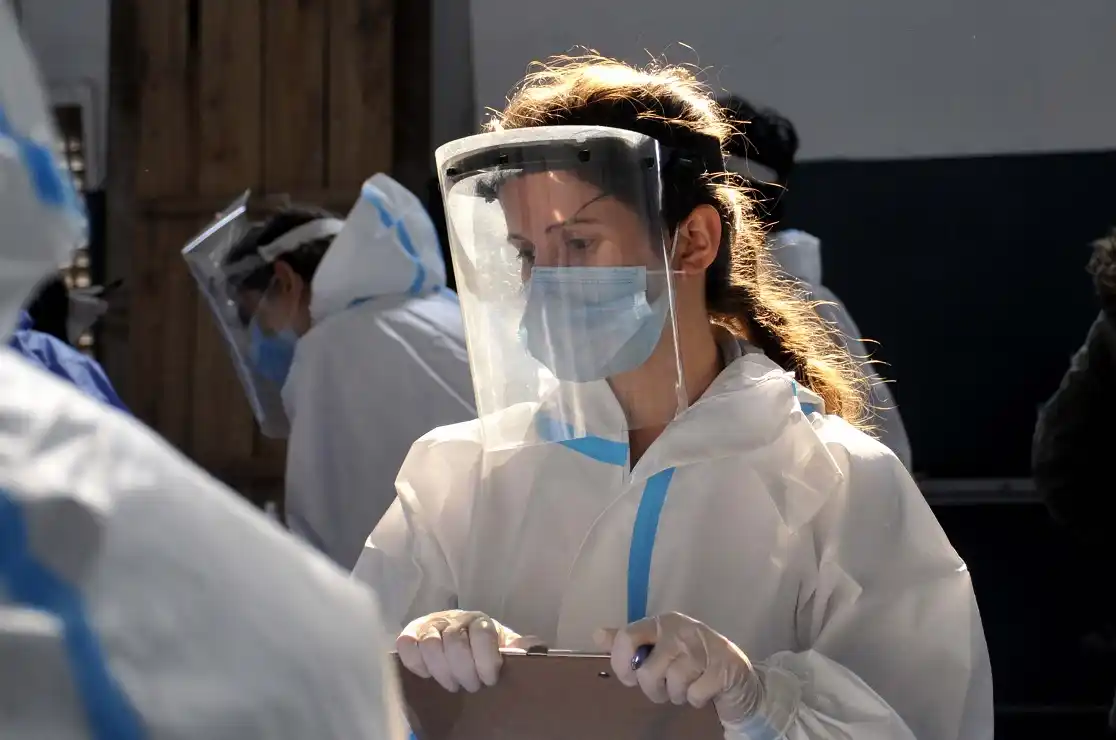 Fallecieron 84 personas y se sumaron otros 4.688 contagiados este domingo