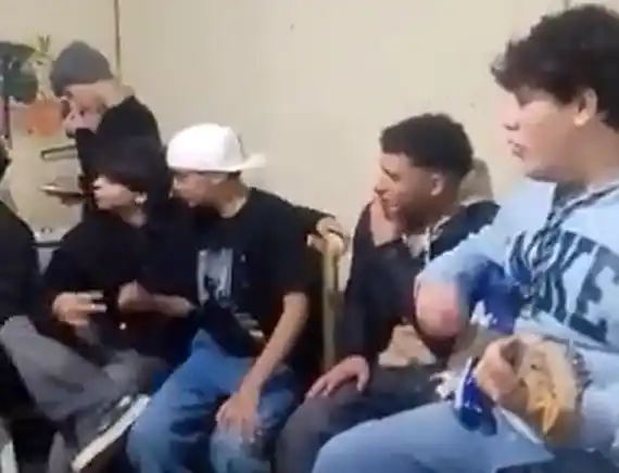 Alumnos de Polivalente quieren compartir escenario con Estelares y la reacción del cantante los ilusionó