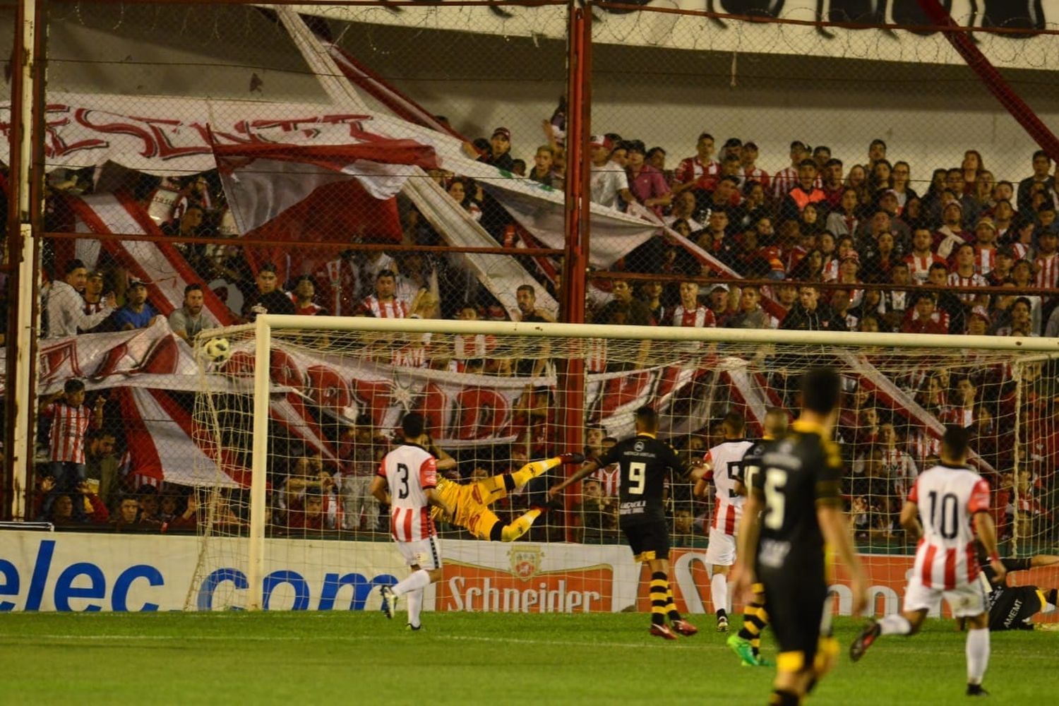 Con la zurda implacable de González Metilli, Santamarina se hizo fuerte frente a Instituto