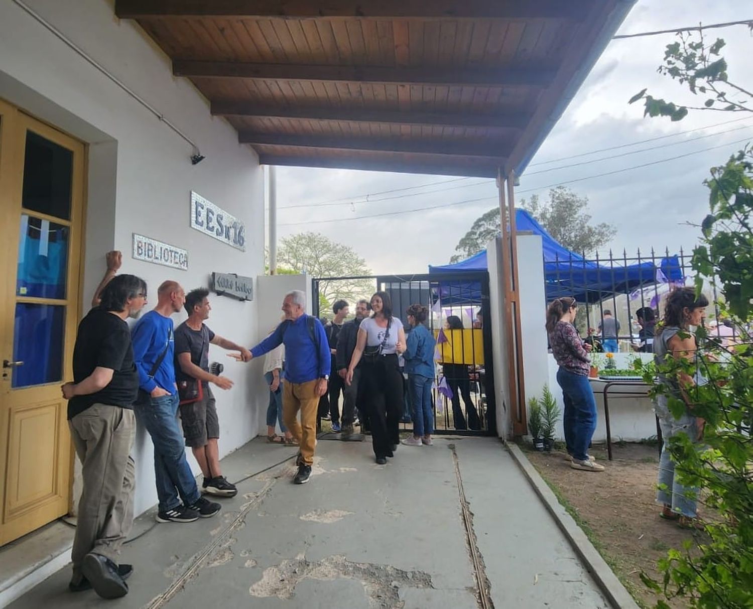 La Universidad promovió la inauguración de una sala de cine itinerante que lleva el nombre de Víctor Laplace.