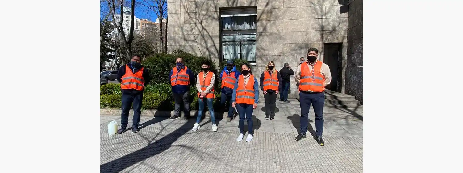 Scouts y vecinos trabajan como voluntarios para evitar la propagación del coronavirus