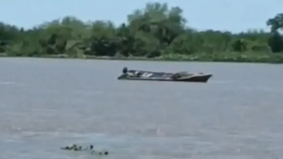 La canoa iba a la deriva con los cuerpos fallecidos. La misma fue advertida por vecinos de Sauce Viejo.