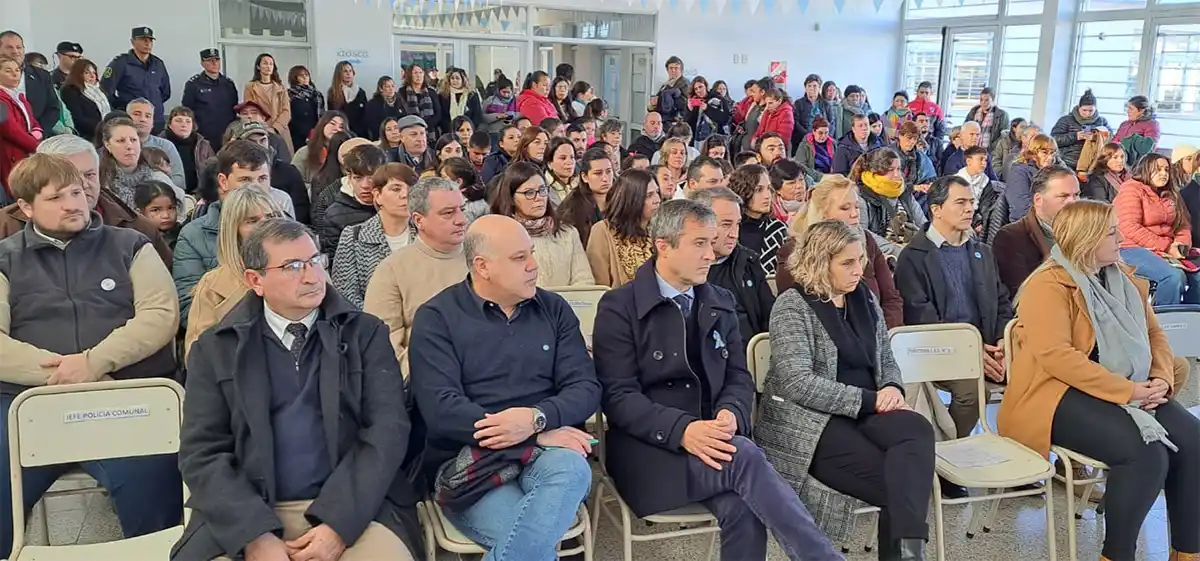 En Lobería. Acto por el Día de la Independencia
