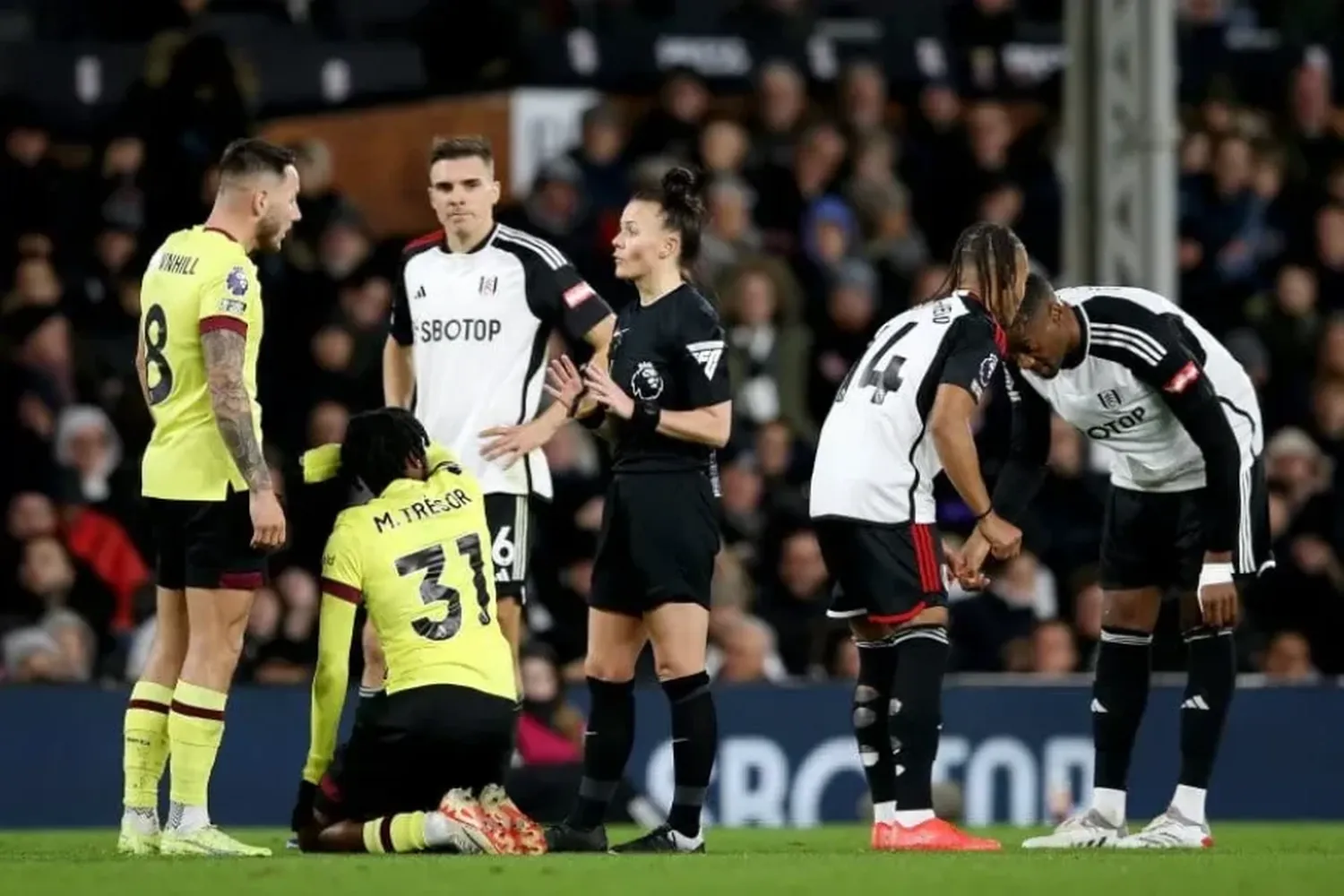 Rebecca Welch , la árbitra que hizo historia en la Premier League