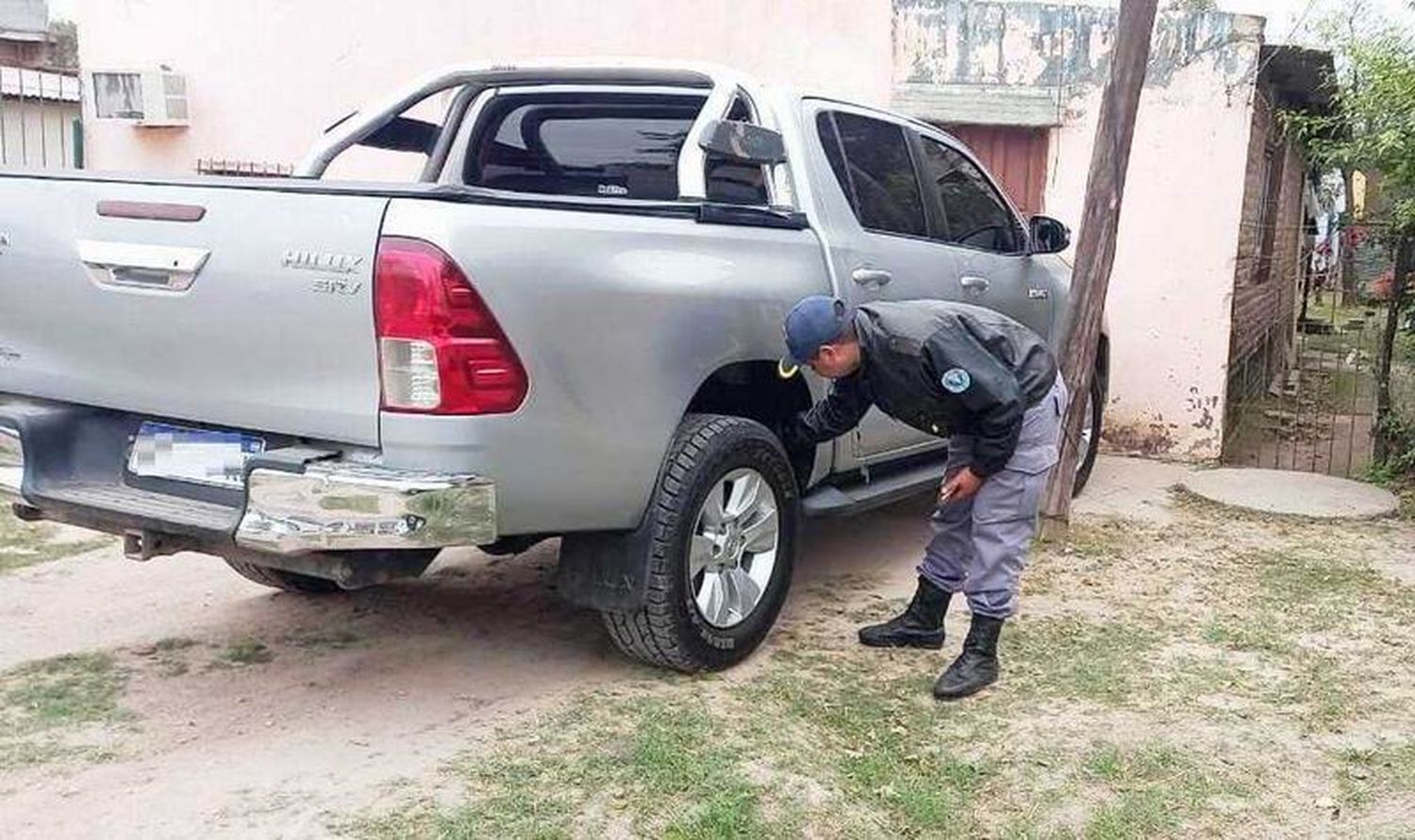 La Policía detuvo a un hombre y secuestró
una camioneta robada en Buenos Aires