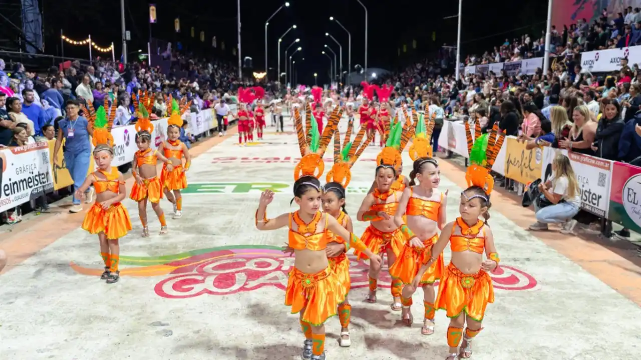 Mis Raíces, una comparsa infantil nacida del barrio que pone en escena los derechos de las infancias