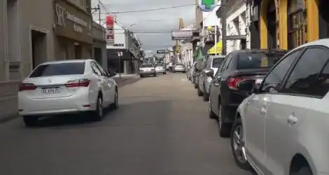 “¿Y la cuarentena?”, se preguntó un vecino que pasó por el centro